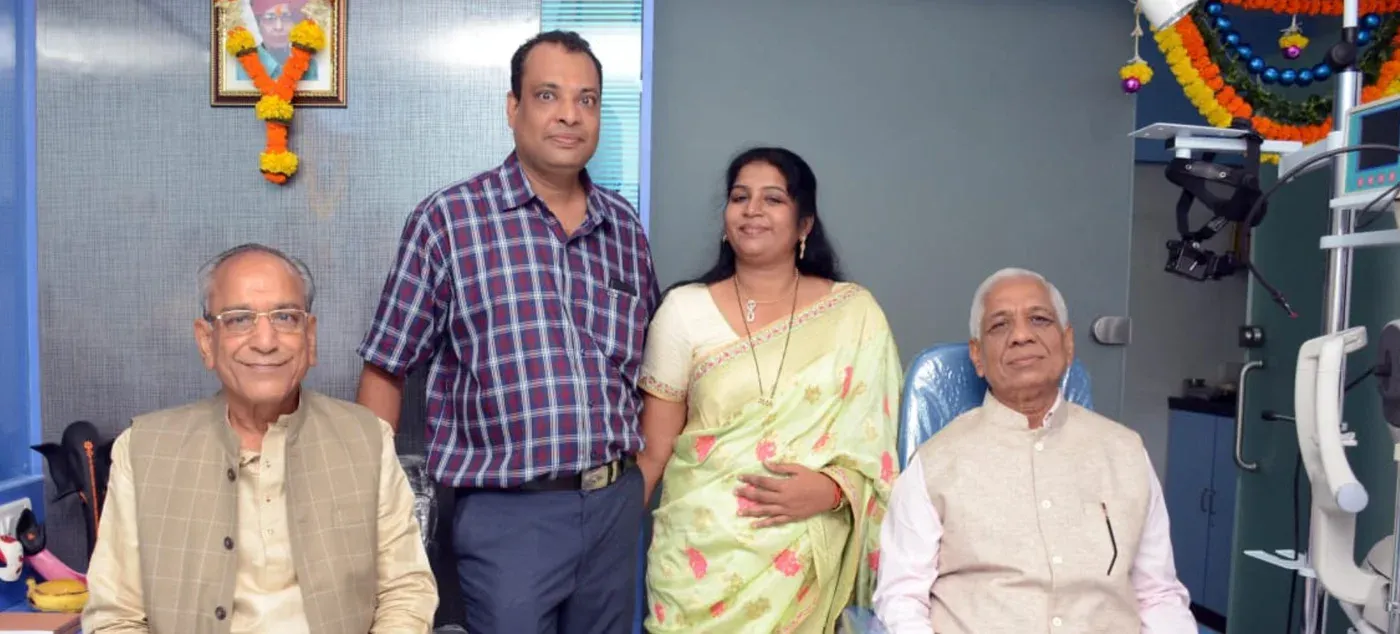 Dr. Anand and Dr. Shilpa Jaypuriya with visitors during an early centre milestone
