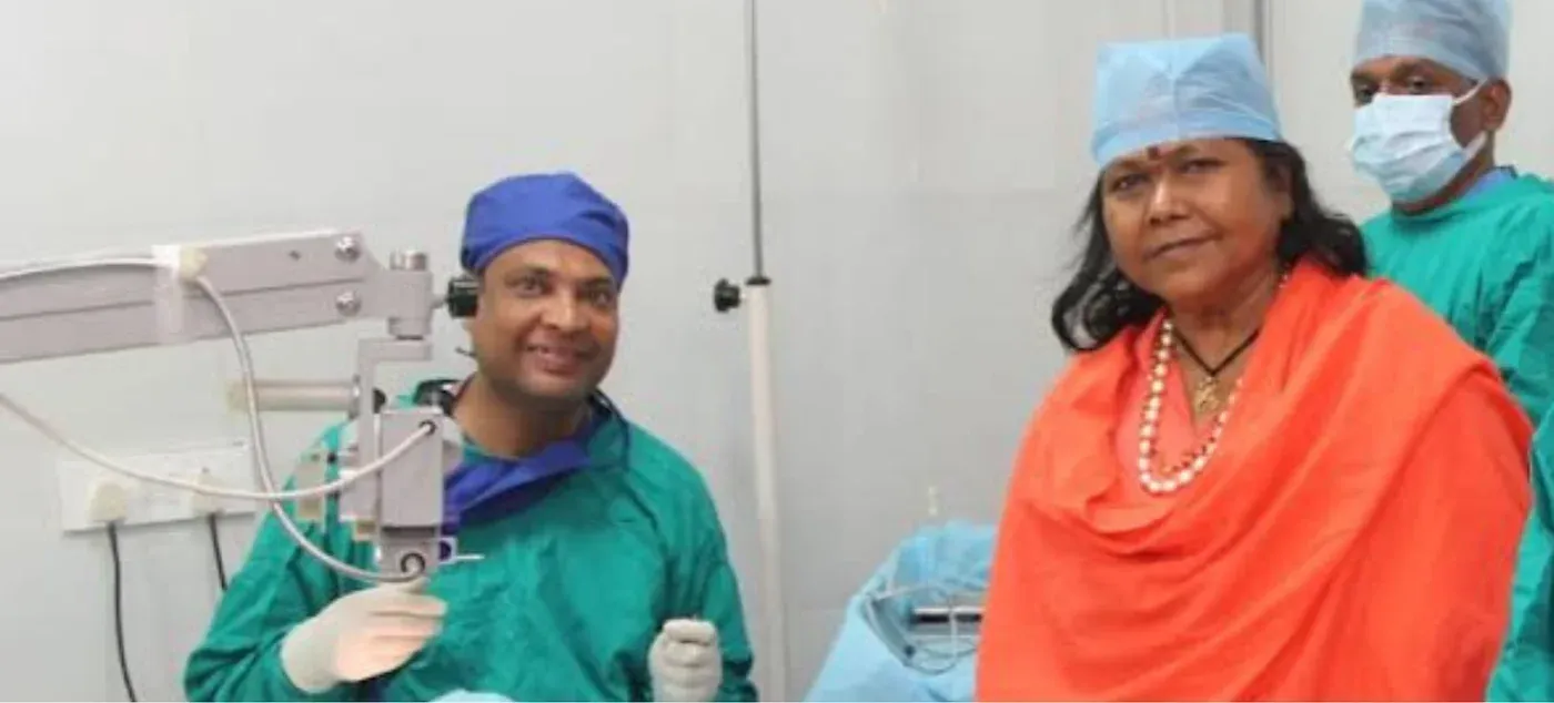 Dr. Anand Jaypuriya in an operating room during a community eye-care programme